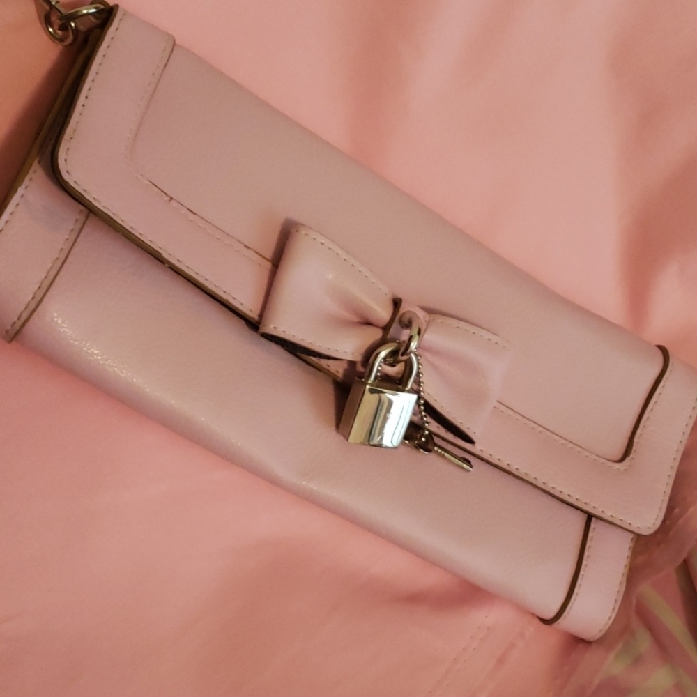 Hot Kiss blush pink clutch